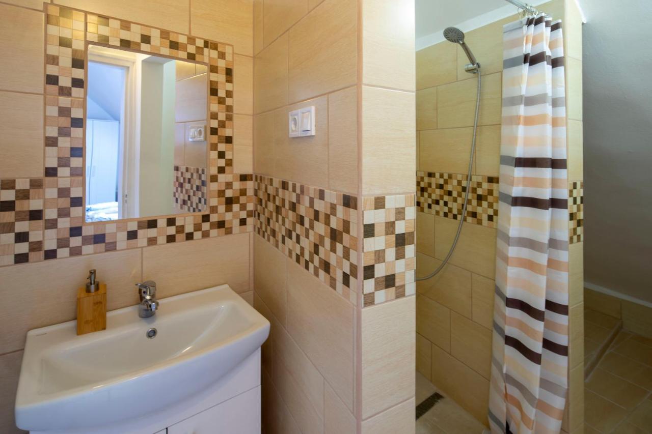 Darvin Apartman Eger Apartamento Exterior foto